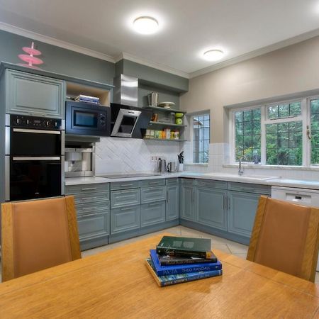 Coach House Villa Woking Dış mekan fotoğraf