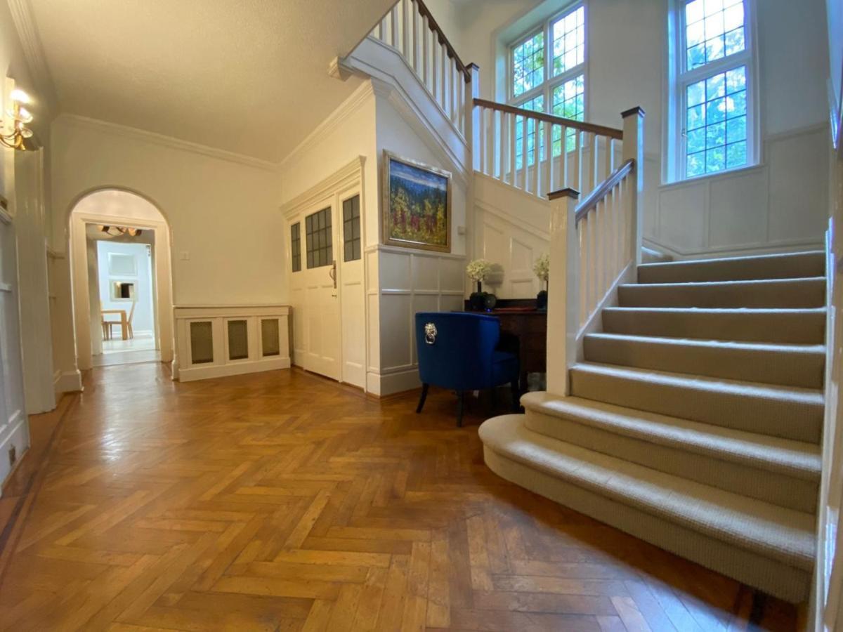 Coach House Villa Woking Dış mekan fotoğraf