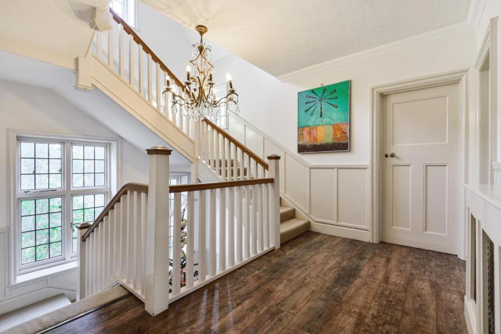 Coach House Villa Woking Dış mekan fotoğraf