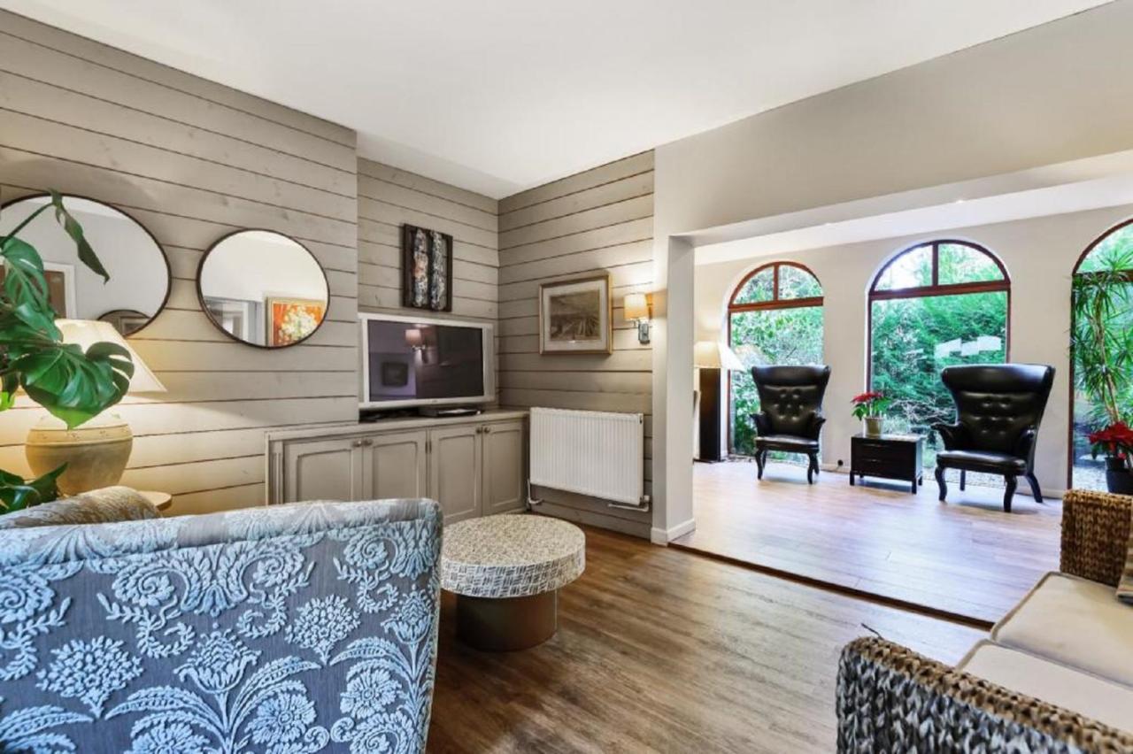 Coach House Villa Woking Dış mekan fotoğraf