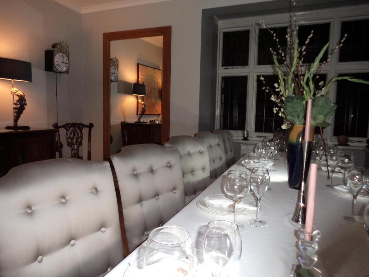 Coach House Villa Woking Dış mekan fotoğraf