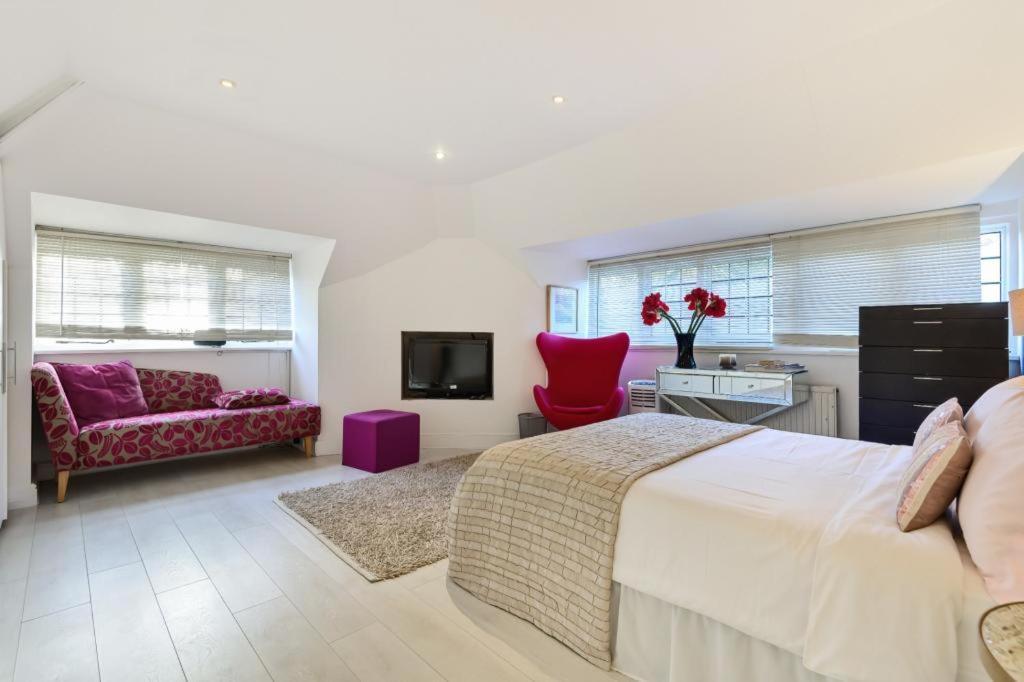 Coach House Villa Woking Dış mekan fotoğraf