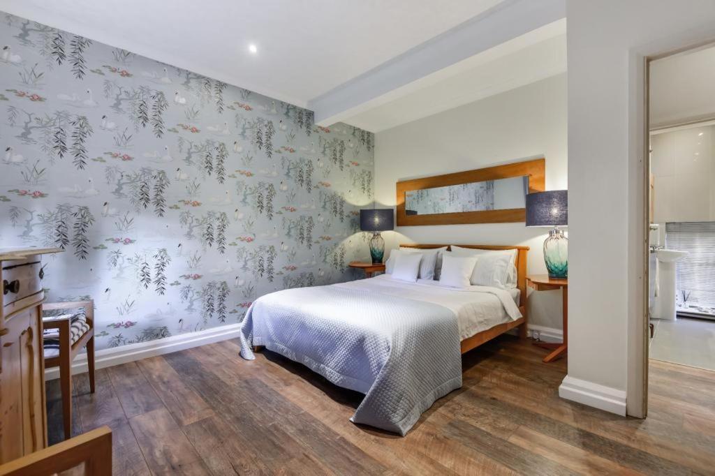 Coach House Villa Woking Dış mekan fotoğraf