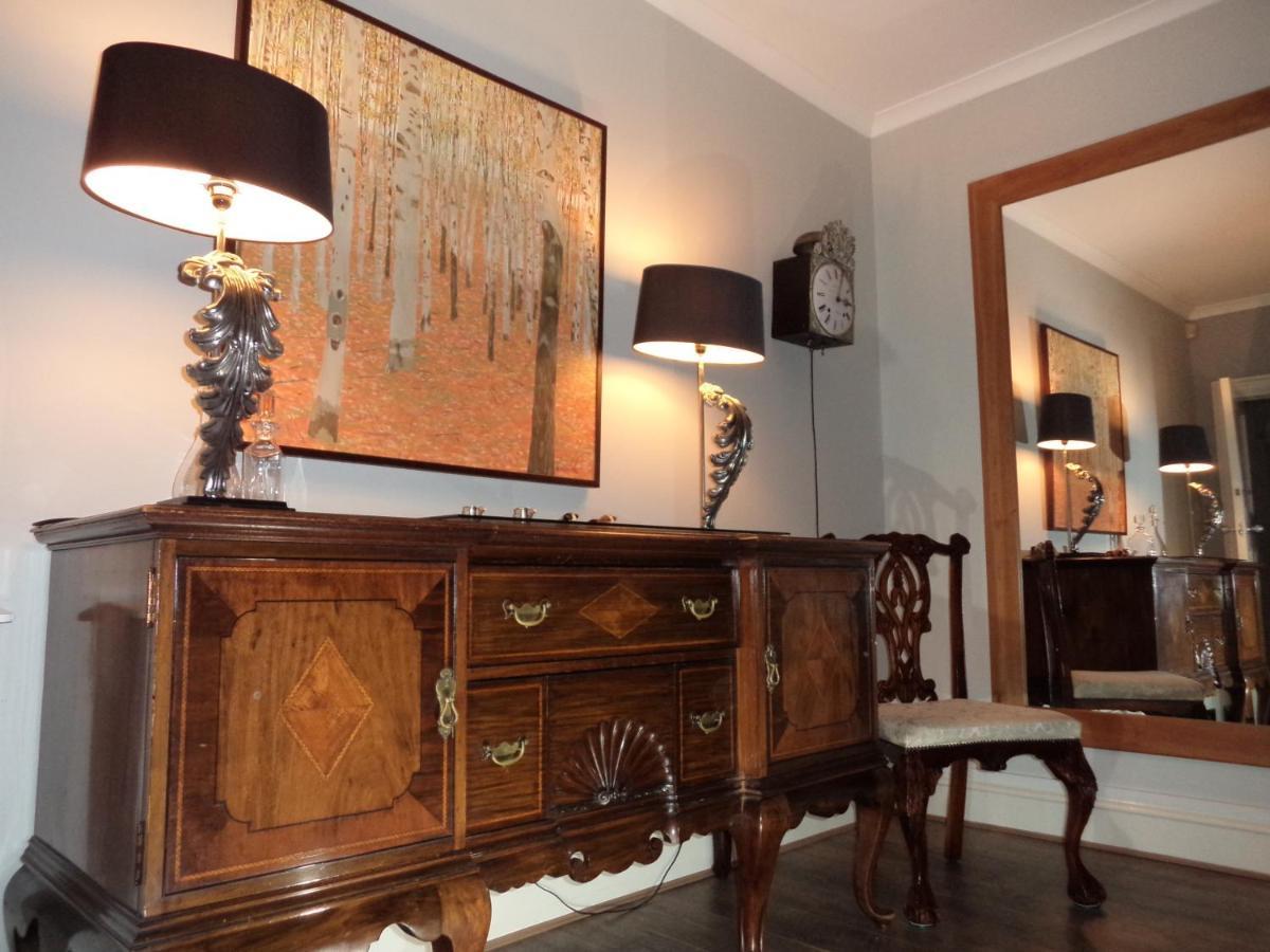 Coach House Villa Woking Dış mekan fotoğraf