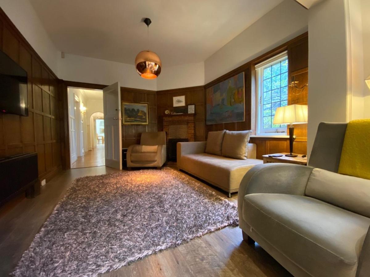 Coach House Villa Woking Dış mekan fotoğraf