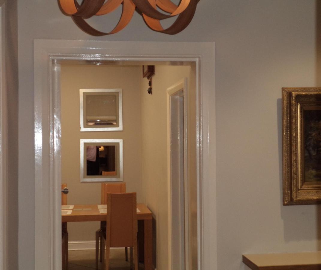 Coach House Villa Woking Dış mekan fotoğraf