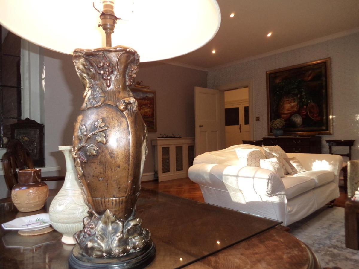 Coach House Villa Woking Dış mekan fotoğraf
