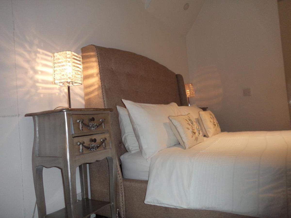 Coach House Villa Woking Dış mekan fotoğraf