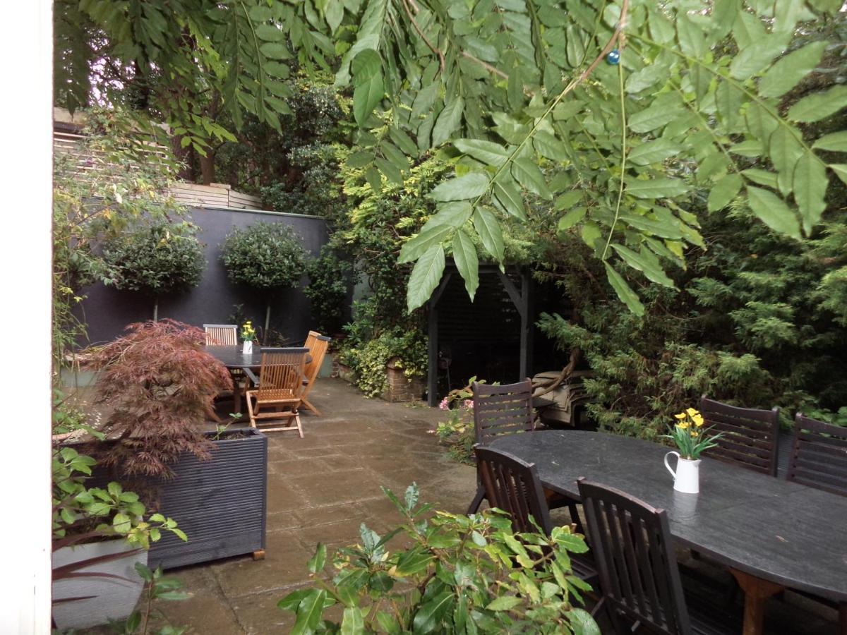 Coach House Villa Woking Dış mekan fotoğraf