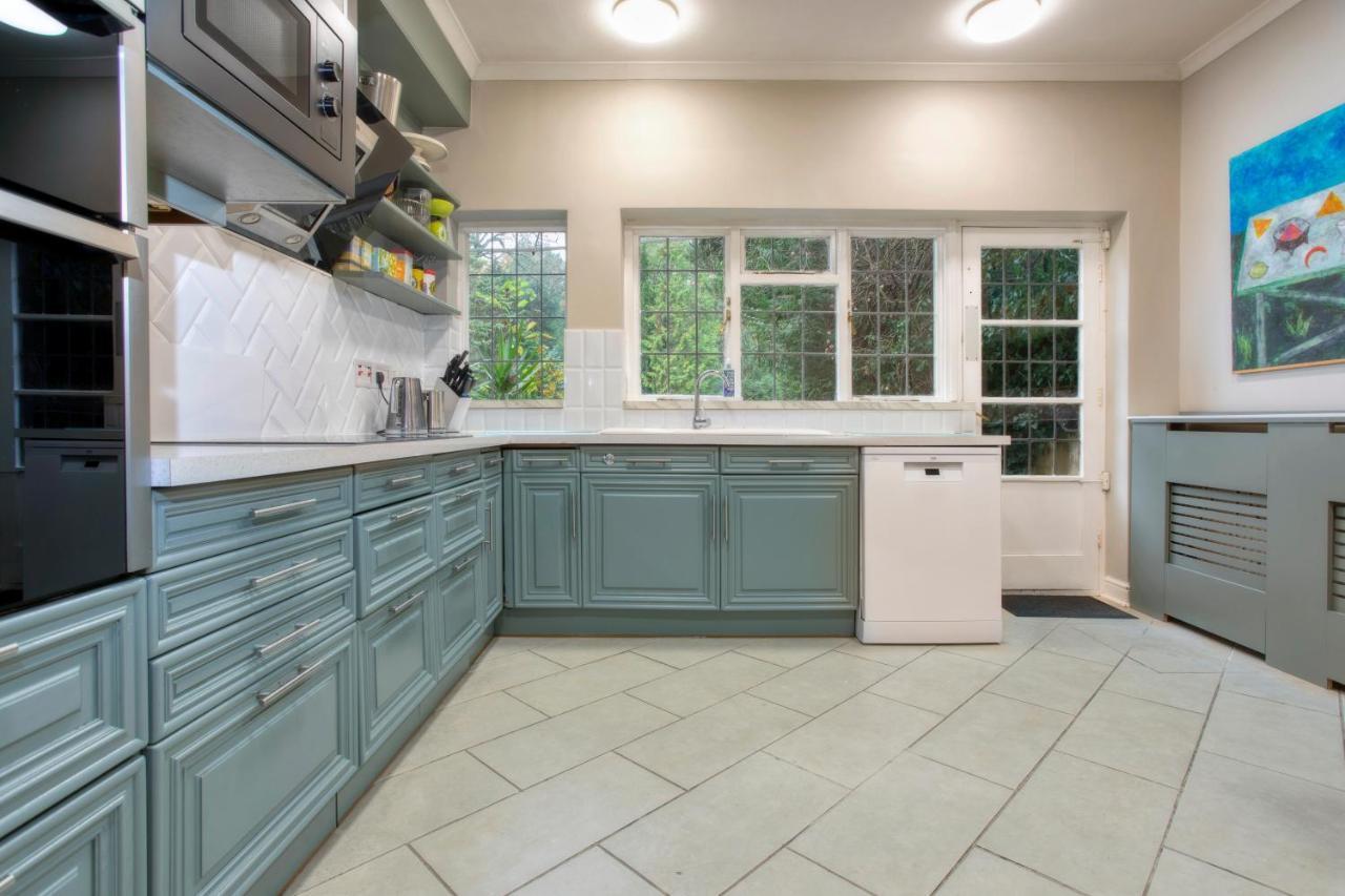 Coach House Villa Woking Dış mekan fotoğraf