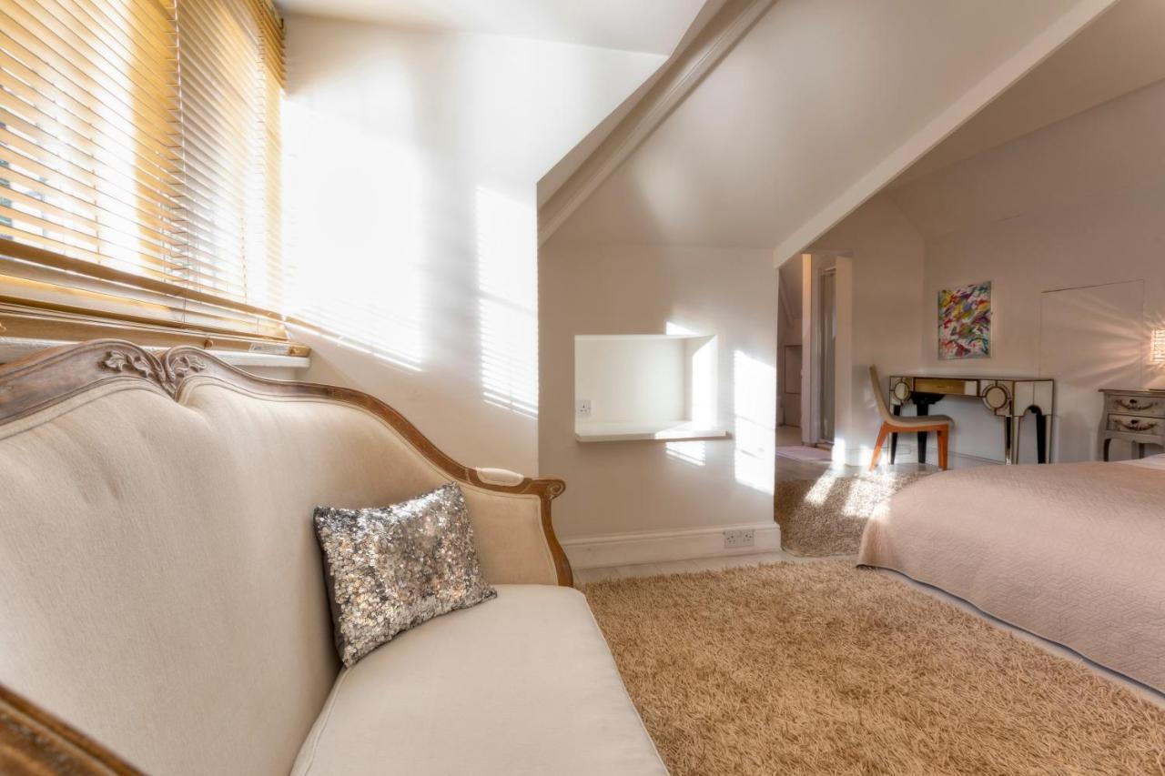 Coach House Villa Woking Dış mekan fotoğraf