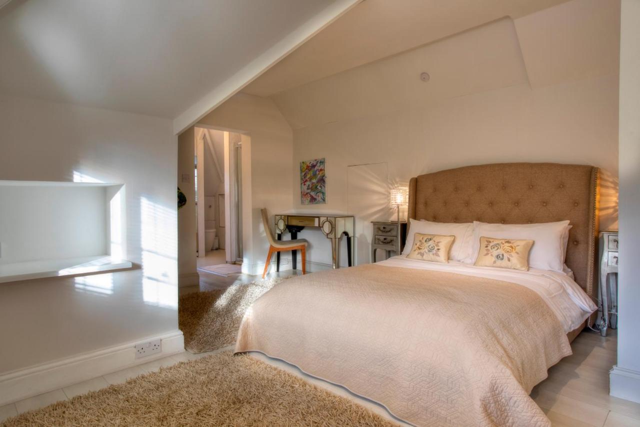 Coach House Villa Woking Dış mekan fotoğraf