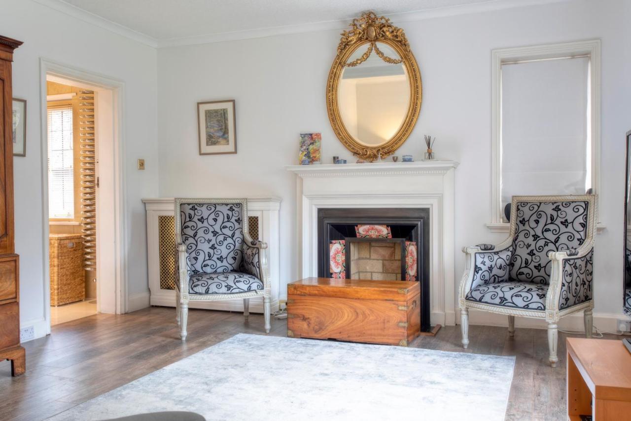 Coach House Villa Woking Dış mekan fotoğraf