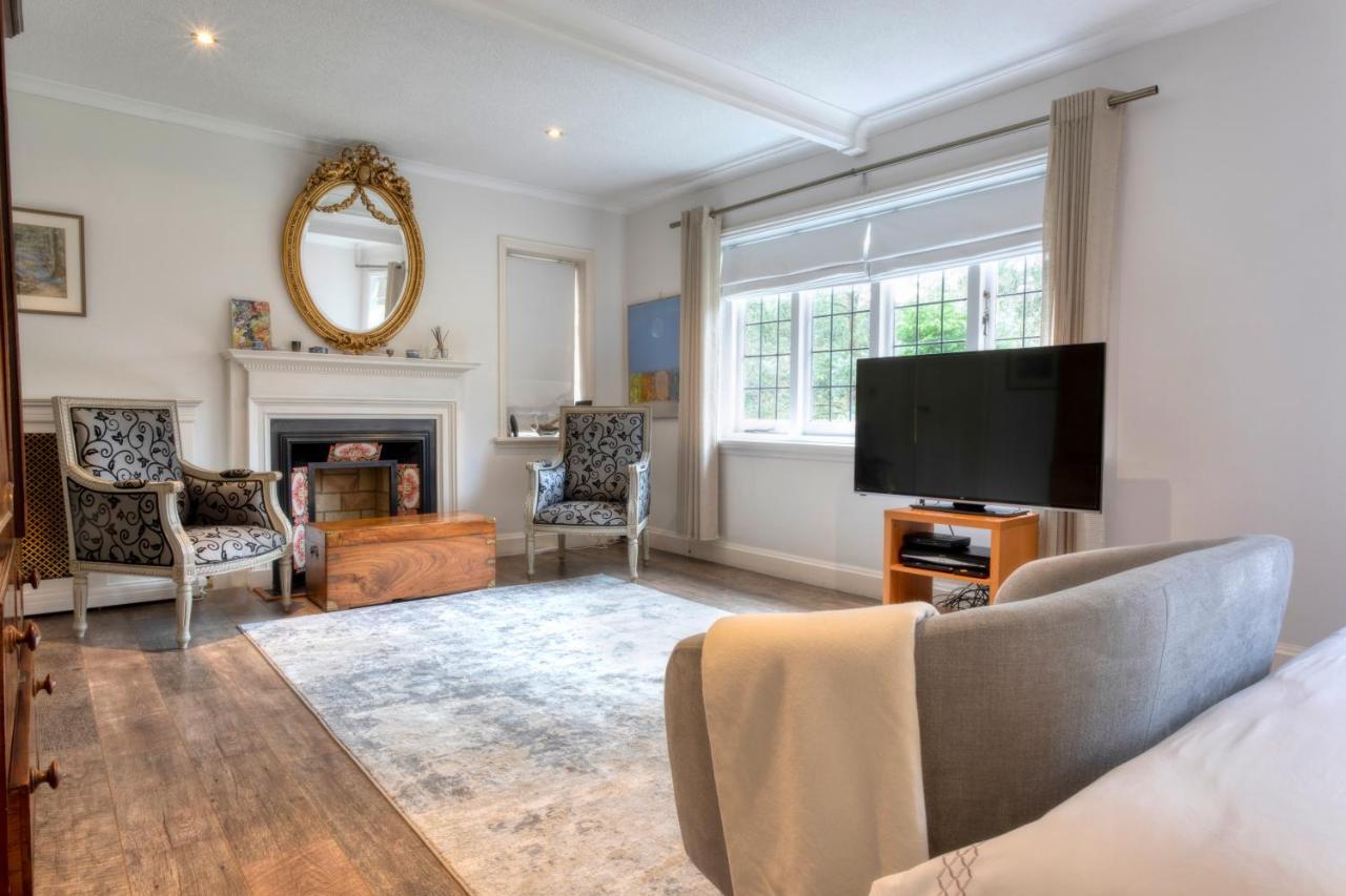 Coach House Villa Woking Dış mekan fotoğraf