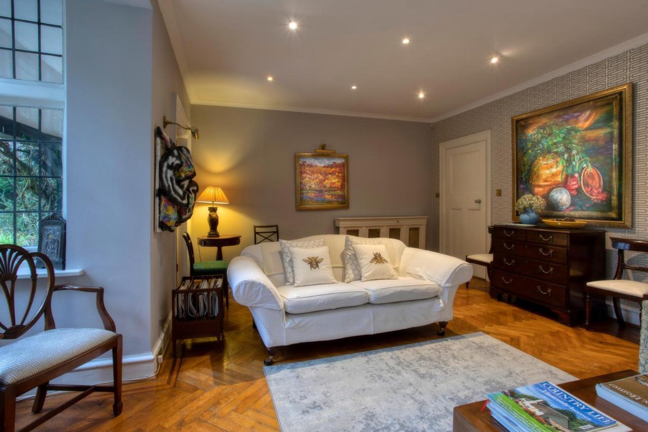 Coach House Villa Woking Dış mekan fotoğraf